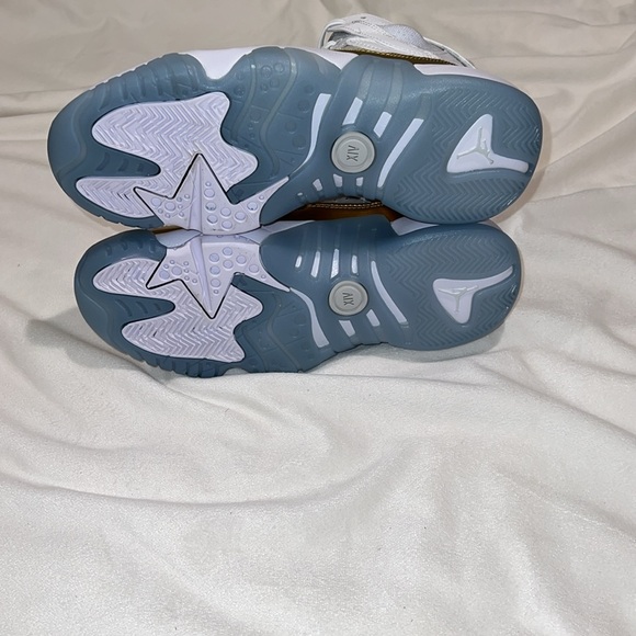 Jordan Jumpman Two Trey, white/gold, Brand new, #DR9631 107 - F12 - Picture 9 of 14